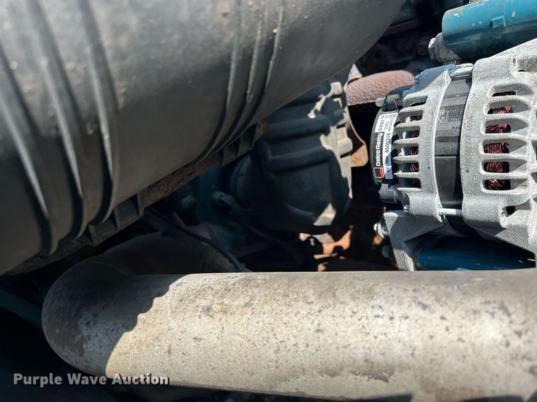 image for item DS8753 2004 International 4300  spreader truck