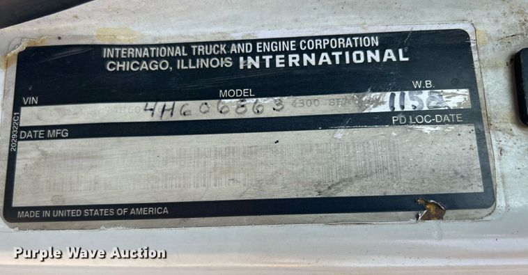 image for item DS8753 2004 International 4300  spreader truck