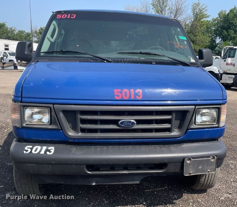 image for item DS8754 2003 Ford E250  van