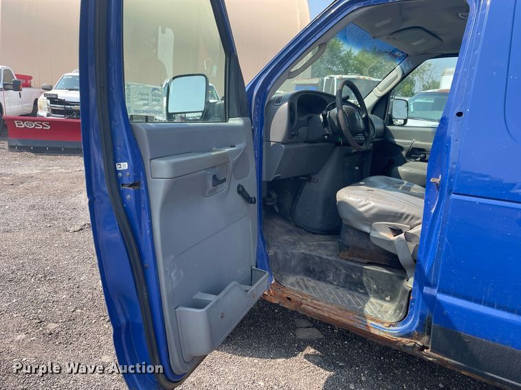 image for item DS8754 2003 Ford E250  van