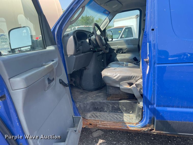 image for item DS8754 2003 Ford E250  van