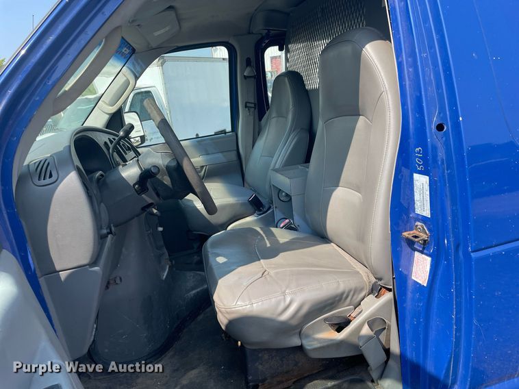image for item DS8754 2003 Ford E250  van