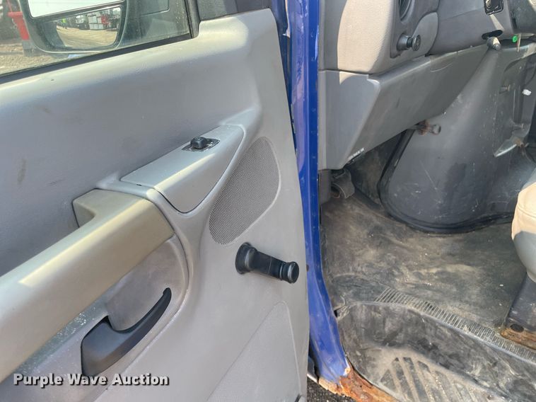 image for item DS8754 2003 Ford E250  van