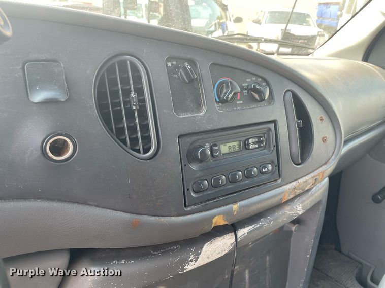 image for item DS8754 2003 Ford E250  van