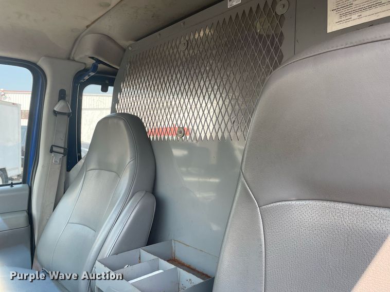 image for item DS8754 2003 Ford E250  van