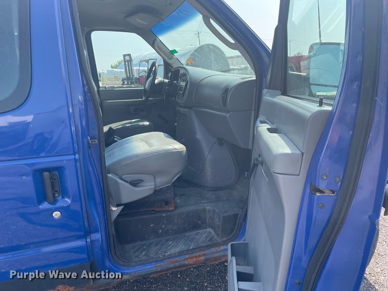 image for item DS8754 2003 Ford E250  van