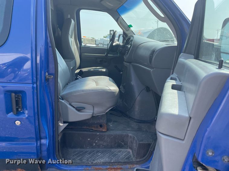 image for item DS8754 2003 Ford E250  van