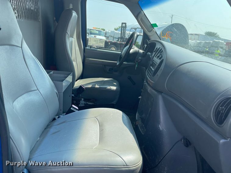 image for item DS8754 2003 Ford E250  van