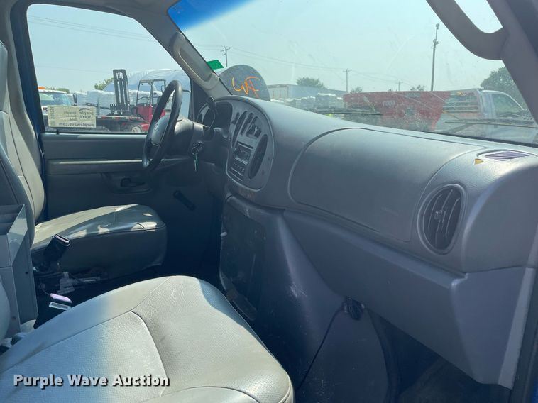 image for item DS8754 2003 Ford E250  van