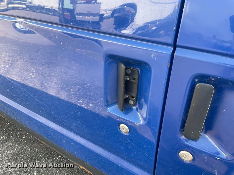 image for item DS8754 2003 Ford E250  van