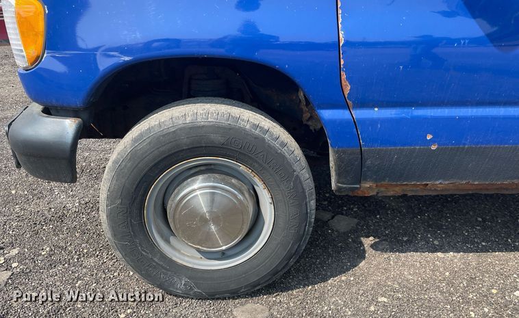 image for item DS8754 2003 Ford E250  van