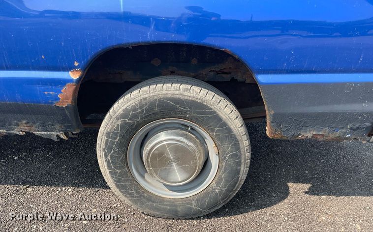 image for item DS8754 2003 Ford E250  van