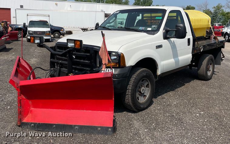 image for item DS8755 2006 Ford F350 Super Duty XL  flatbed pickup truck