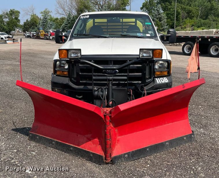 image for item DS8755 2006 Ford F350 Super Duty XL  flatbed pickup truck