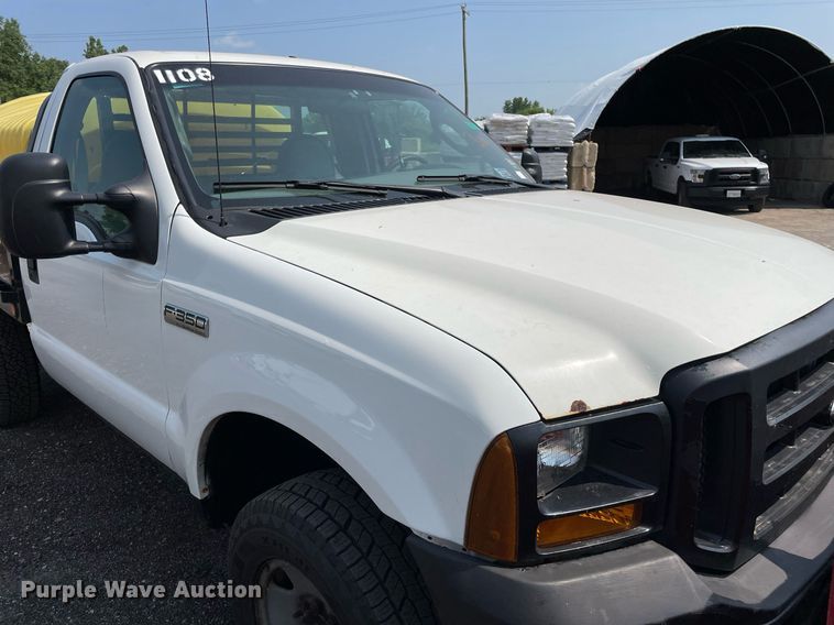 image for item DS8755 2006 Ford F350 Super Duty XL  flatbed pickup truck