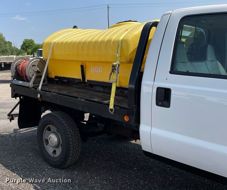 image for item DS8755 2006 Ford F350 Super Duty XL  flatbed pickup truck