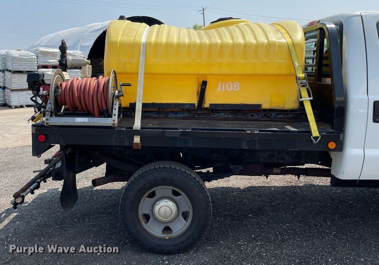 image for item DS8755 2006 Ford F350 Super Duty XL  flatbed pickup truck