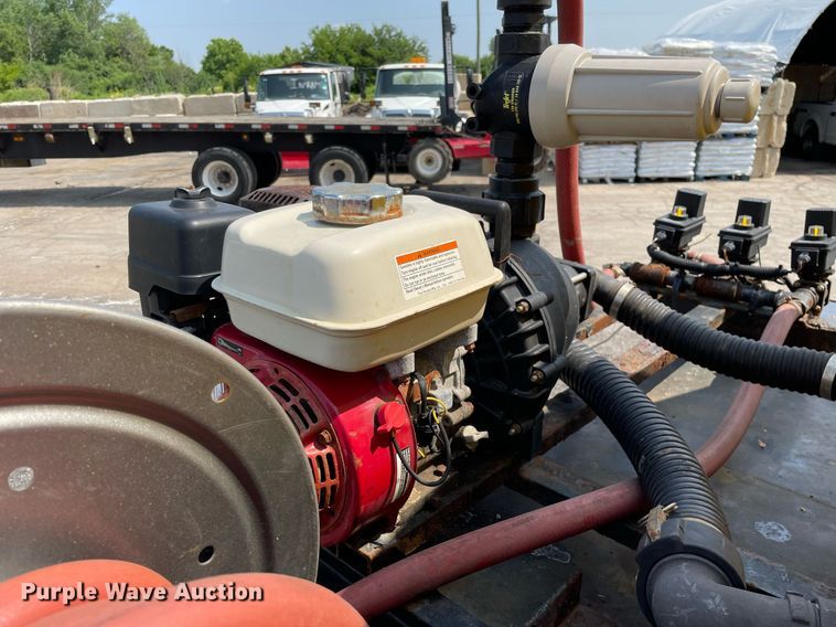 image for item DS8755 2006 Ford F350 Super Duty XL  flatbed pickup truck