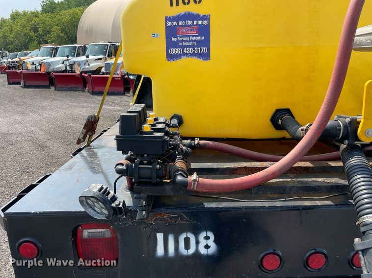 image for item DS8755 2006 Ford F350 Super Duty XL  flatbed pickup truck