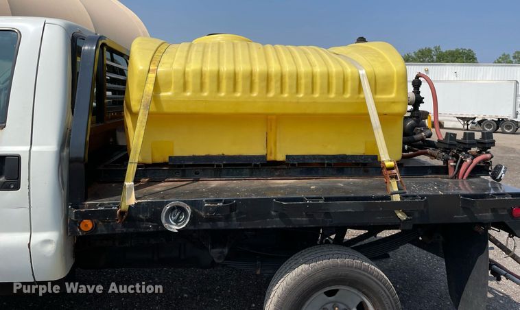 image for item DS8755 2006 Ford F350 Super Duty XL  flatbed pickup truck