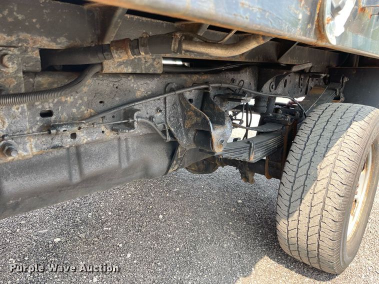 image for item DS8755 2006 Ford F350 Super Duty XL  flatbed pickup truck