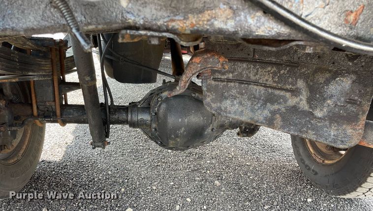 image for item DS8755 2006 Ford F350 Super Duty XL  flatbed pickup truck