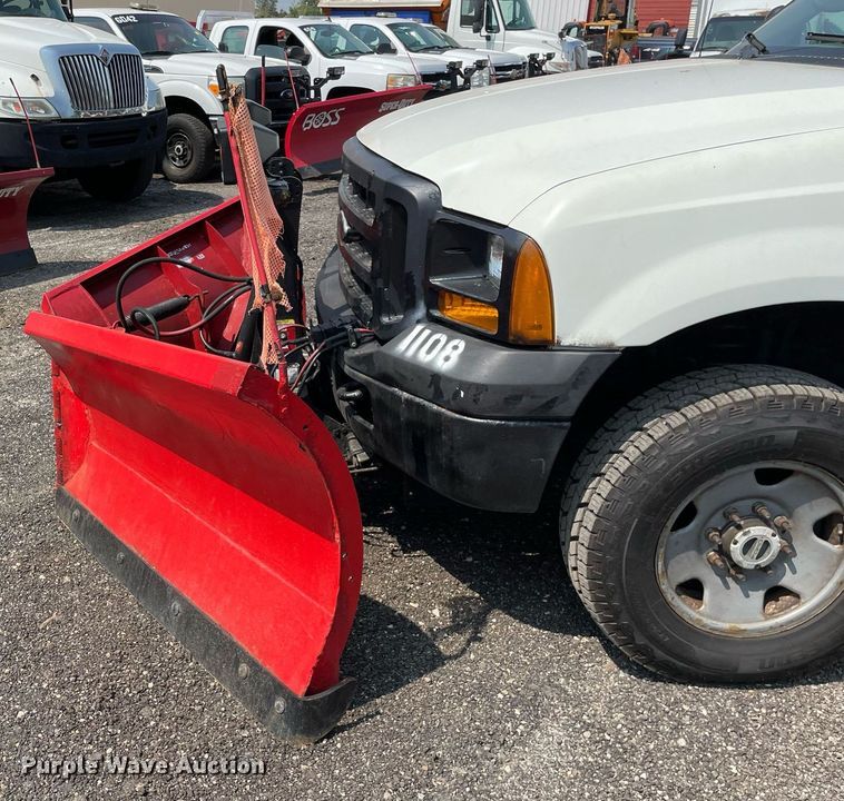 image for item DS8755 2006 Ford F350 Super Duty XL  flatbed pickup truck