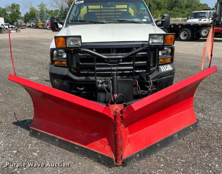 image for item DS8755 2006 Ford F350 Super Duty XL  flatbed pickup truck