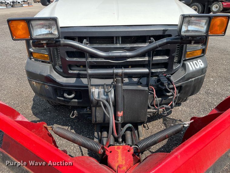 image for item DS8755 2006 Ford F350 Super Duty XL  flatbed pickup truck