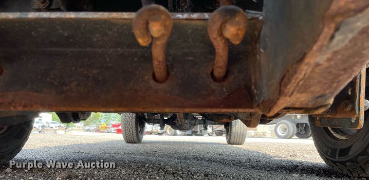 image for item DS8755 2006 Ford F350 Super Duty XL  flatbed pickup truck