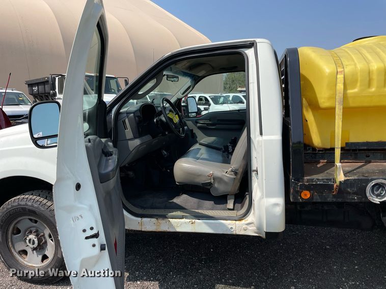 image for item DS8755 2006 Ford F350 Super Duty XL  flatbed pickup truck