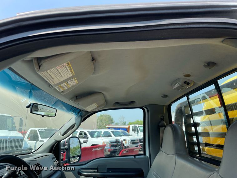 image for item DS8755 2006 Ford F350 Super Duty XL  flatbed pickup truck