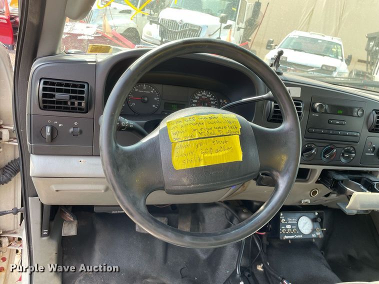 image for item DS8755 2006 Ford F350 Super Duty XL  flatbed pickup truck