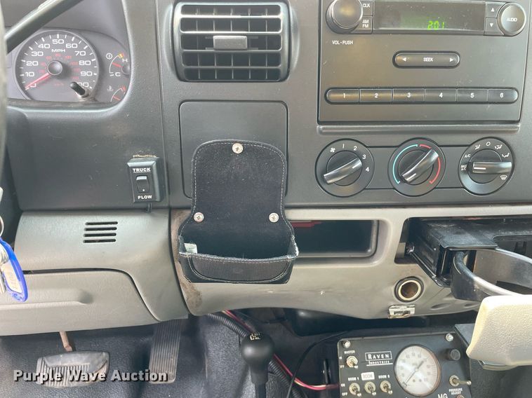 image for item DS8755 2006 Ford F350 Super Duty XL  flatbed pickup truck