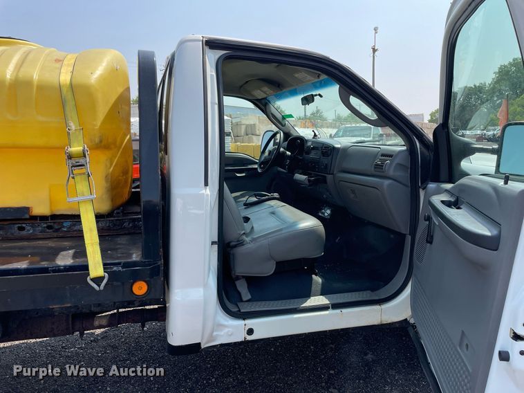 image for item DS8755 2006 Ford F350 Super Duty XL  flatbed pickup truck