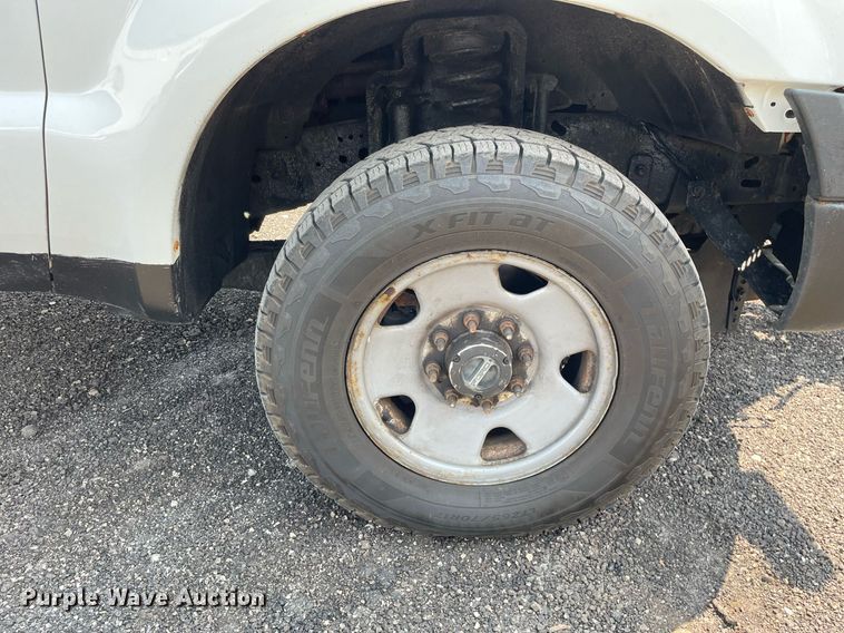 image for item DS8755 2006 Ford F350 Super Duty XL  flatbed pickup truck