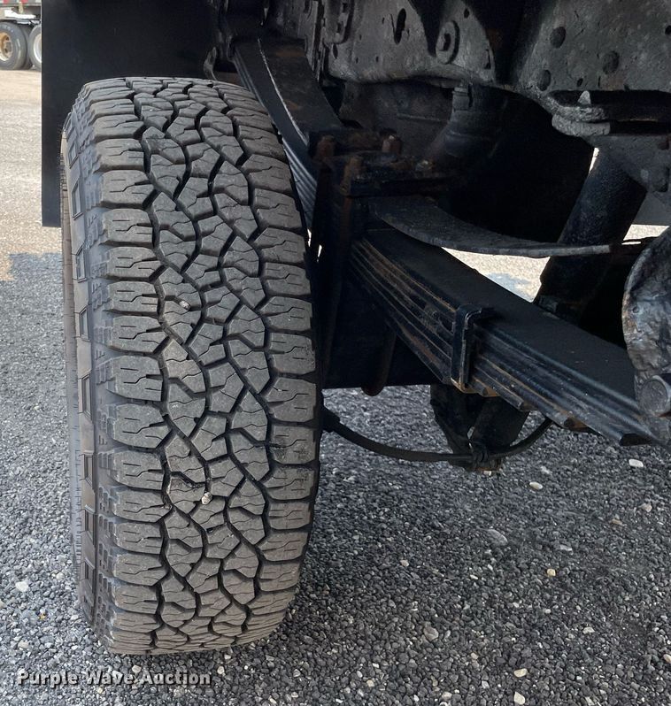 image for item DS8755 2006 Ford F350 Super Duty XL  flatbed pickup truck