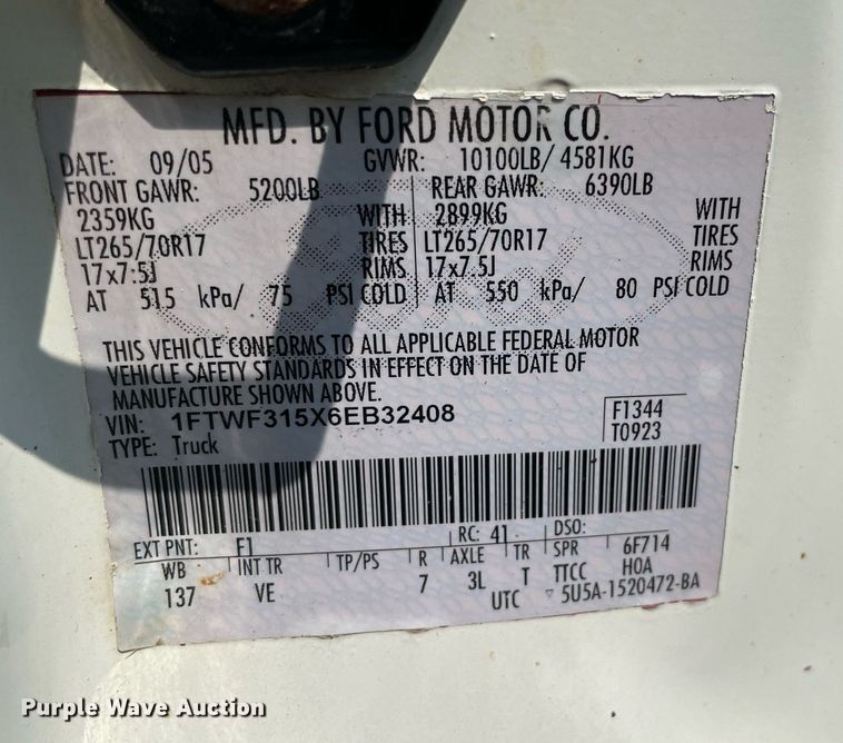 image for item DS8755 2006 Ford F350 Super Duty XL  flatbed pickup truck