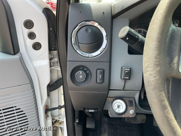 image for item DS8756 2012 Ford F350 Super Duty XL  flatbed pickup truck