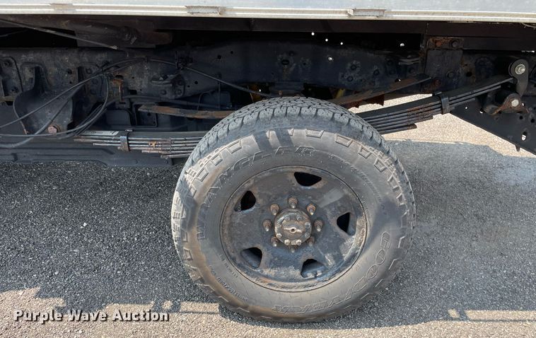 image for item DS8756 2012 Ford F350 Super Duty XL  flatbed pickup truck