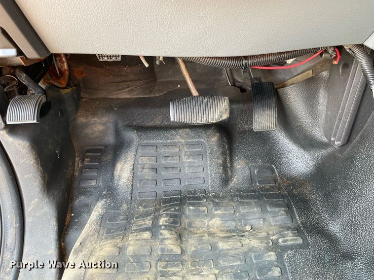 image for item DS8757 2012 Ford F250 Super Duty XL  flatbed pickup truck