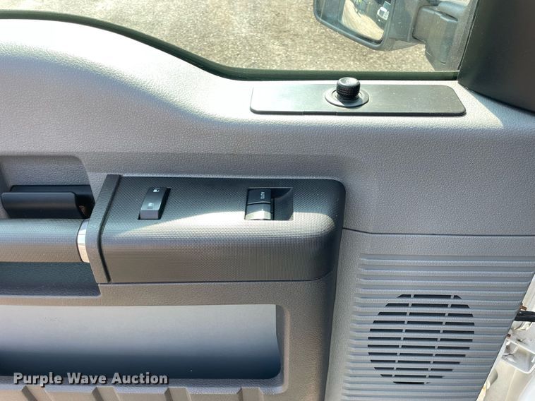 image for item DS8757 2012 Ford F250 Super Duty XL  flatbed pickup truck