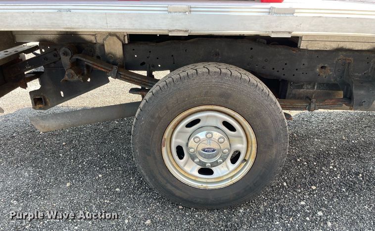 image for item DS8757 2012 Ford F250 Super Duty XL  flatbed pickup truck