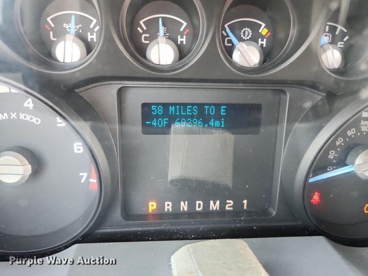 image for item DS8758 2012 Ford F250 Super Duty XL  flatbed pickup truck