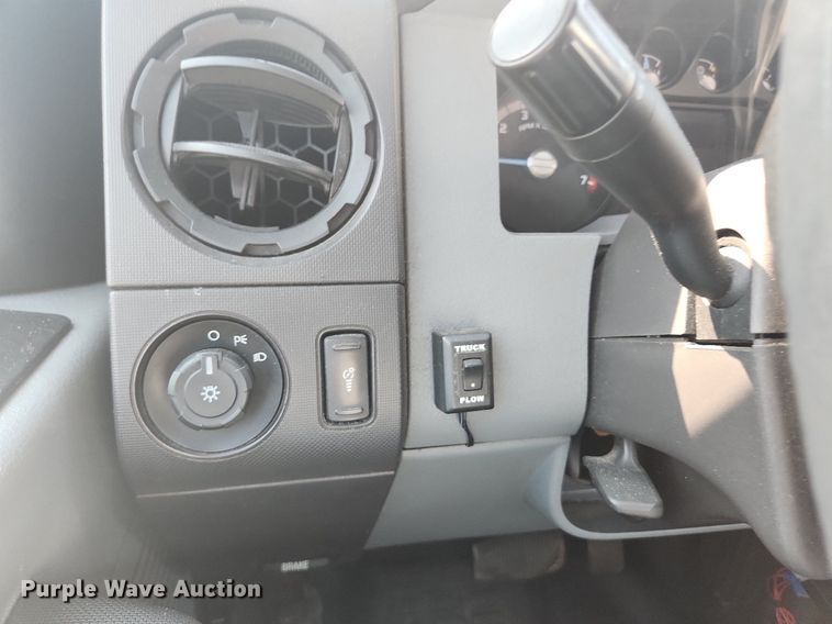 image for item DS8758 2012 Ford F250 Super Duty XL  flatbed pickup truck