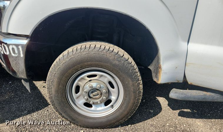 image for item DS8758 2012 Ford F250 Super Duty XL  flatbed pickup truck