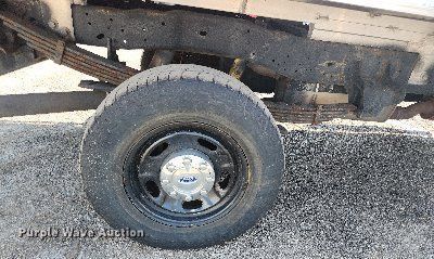 image for item DS8758 2012 Ford F250 Super Duty XL  flatbed pickup truck