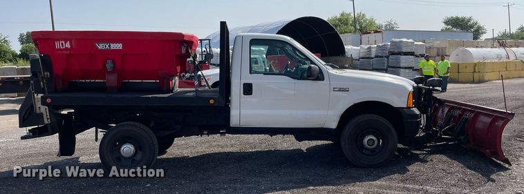 image for item DS8759 2006 Ford F350 Super Duty XL  flatbed pickup truck