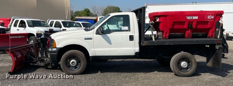 image for item DS8759 2006 Ford F350 Super Duty XL  flatbed pickup truck