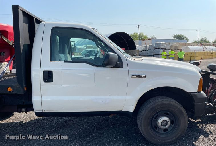 image for item DS8759 2006 Ford F350 Super Duty XL  flatbed pickup truck